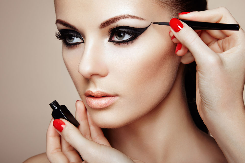 Makeup tips to draw attention to your eyes